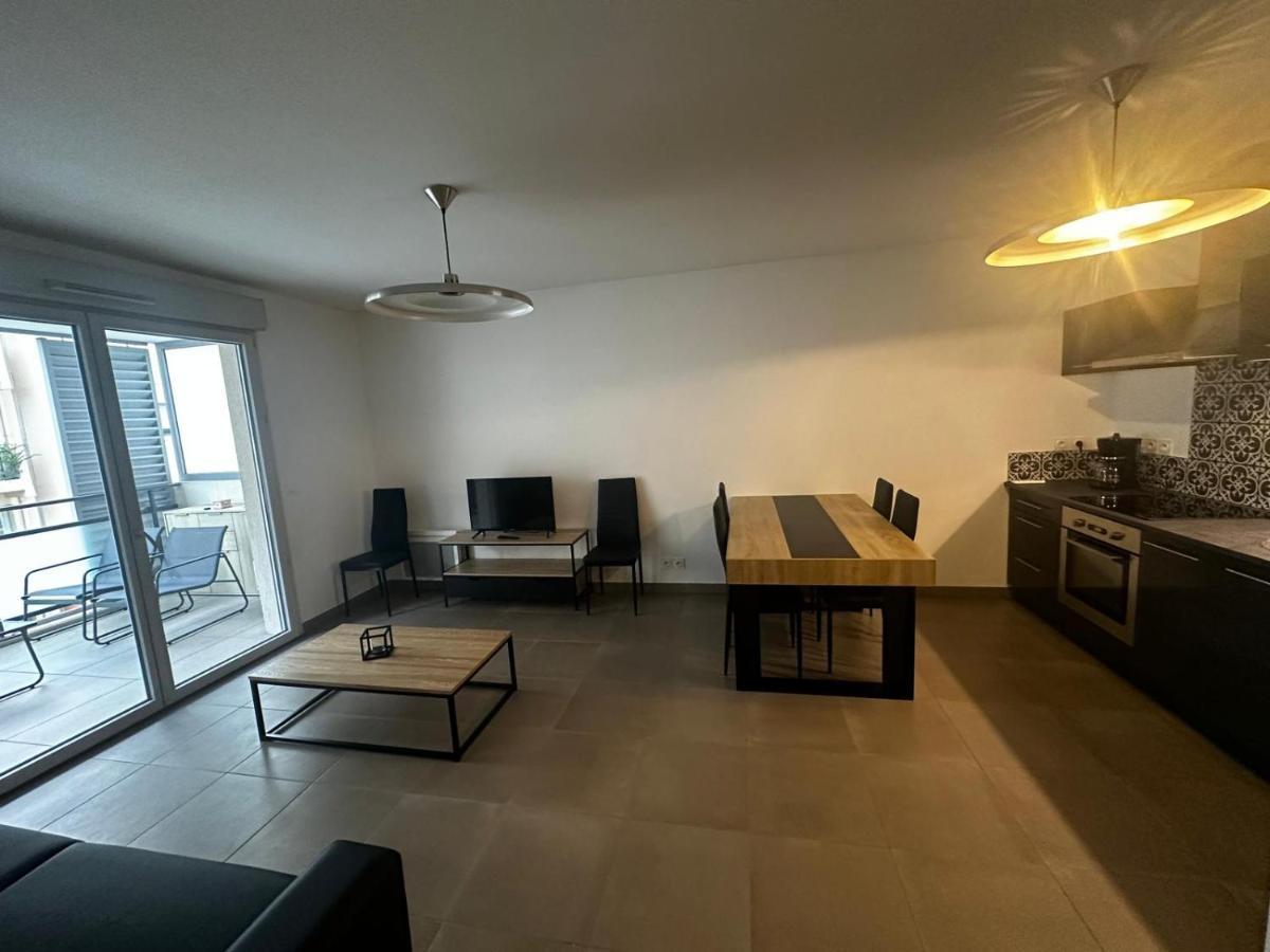 Appartement Superbe Terrasse 2p A 5 Min A Pied Du Vieux Nice, Du Port Et Du Tram *